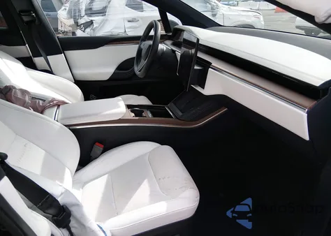 2023 Tesla Model X Dual Motor All-Wheel Drive/Standard Range z USA, uszkodzony, nr VIN 7SAXCBE51PF417552